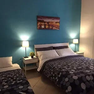 Amoraroma, Economy With Shared Bathrooms Gasthof Rom